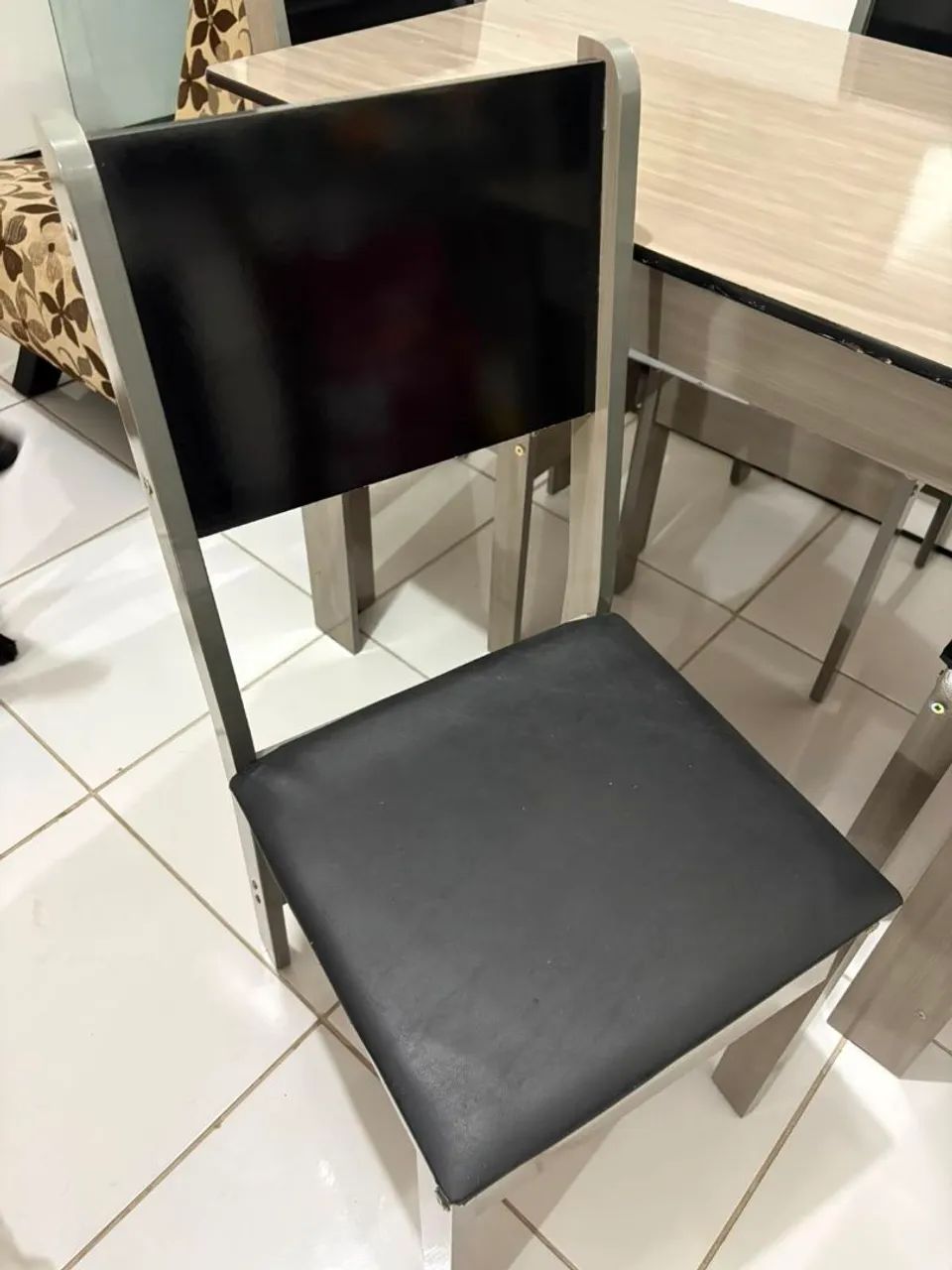 MESA DE JANTAR COMPLETA 4 CADEIRAS  - Foto 2