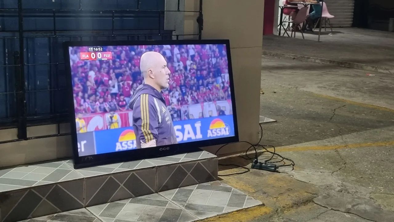 Vendo tv de 39 polegadas cce - Foto 4