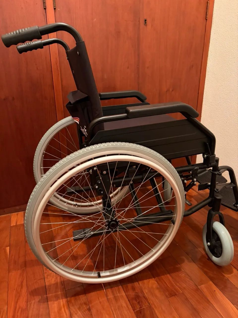 Cadeira de rodas NOVA hidrolight 44cm até 125 Kg - Foto 2