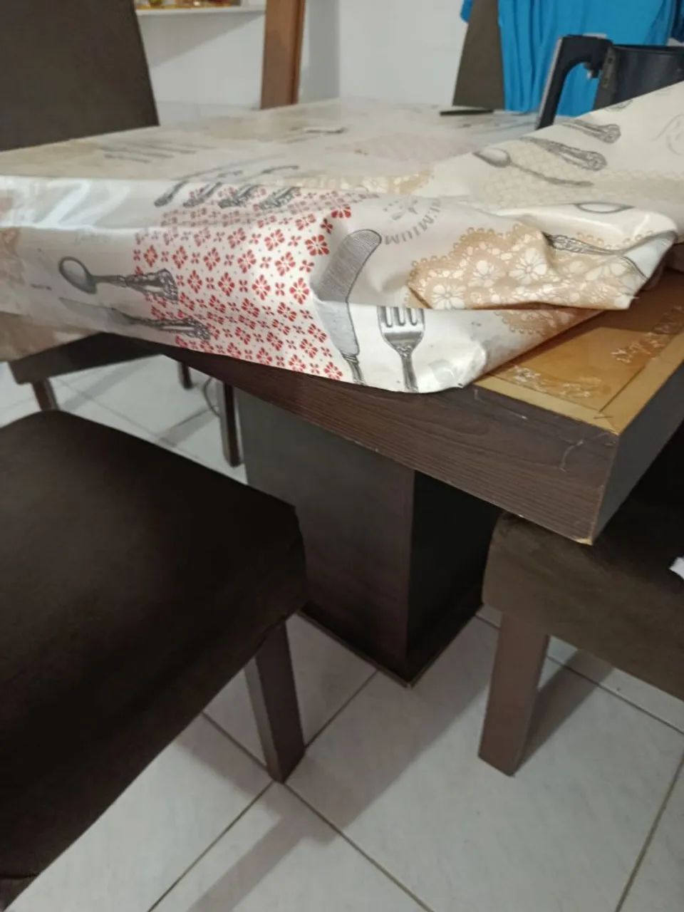 Mesa de Jantar com 4 Cadeiras - Linda e Resistente - Foto 2