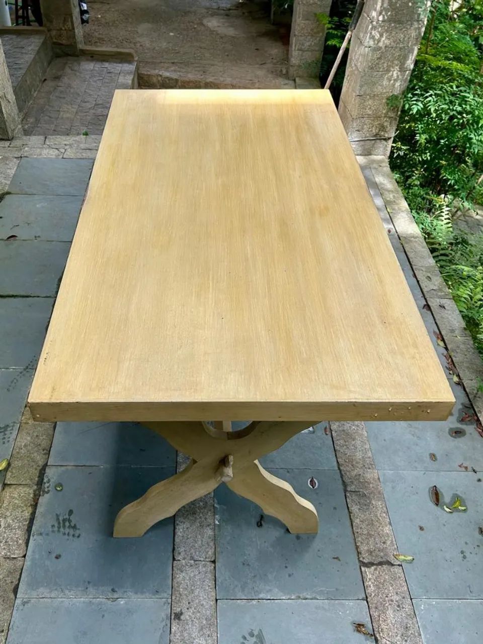 Mesa madeira maciça com 04 cadeiras 