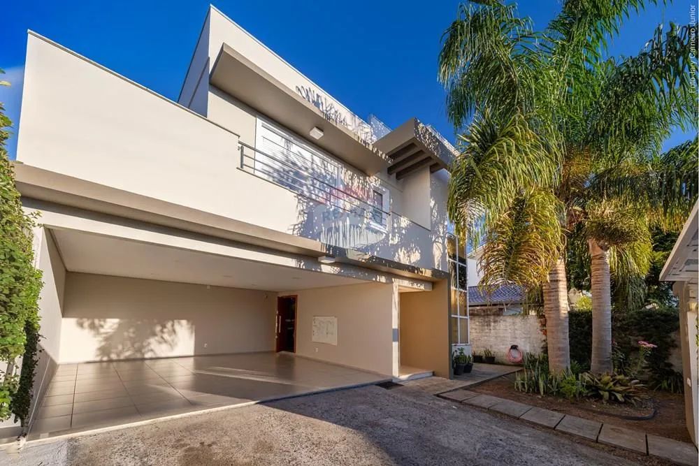 CASA Á VENDA NO BAIRRO FREI ROGÉRIO