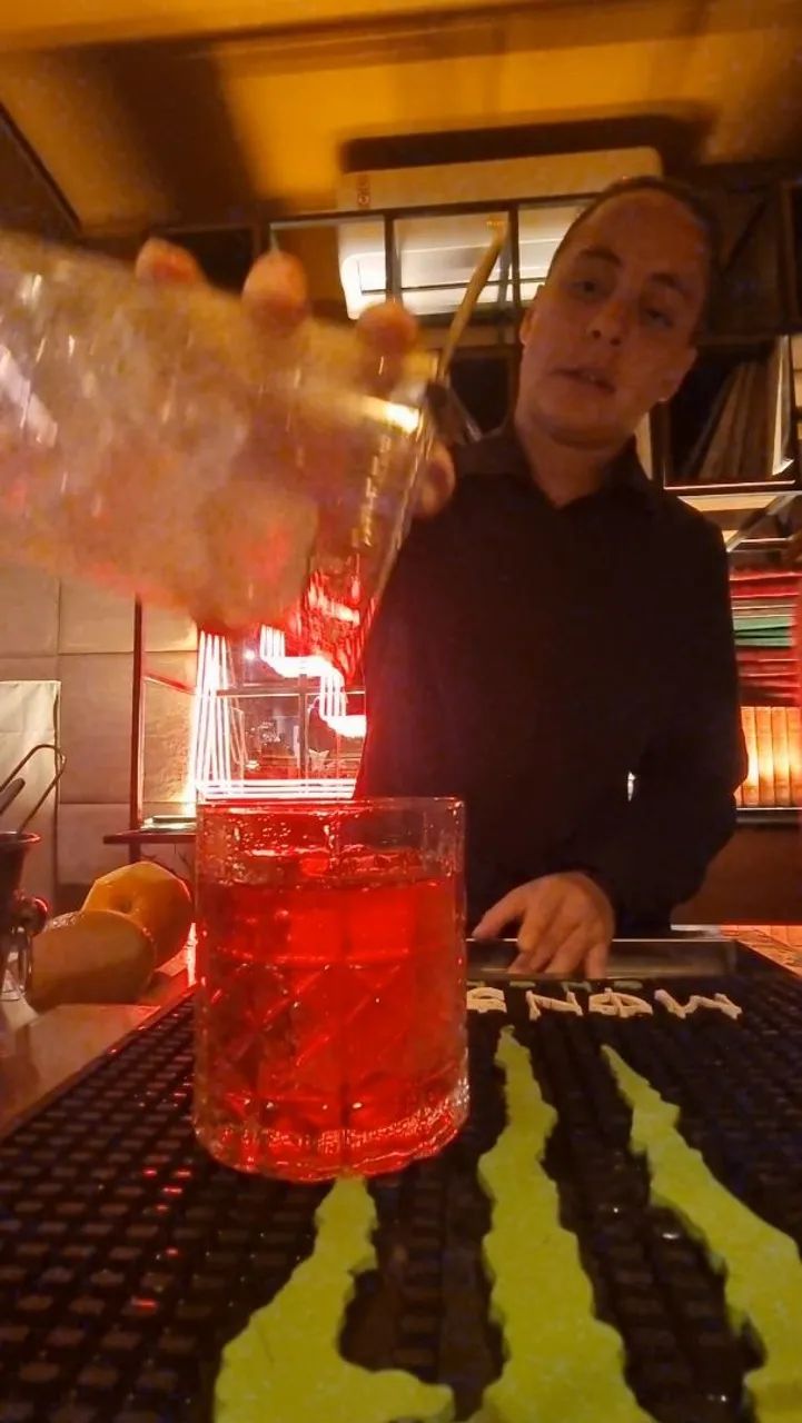 DRINKS PRONTOS ENGARRAFADOS E SERVIÇO DE BAR EM CASA - Foto 4
