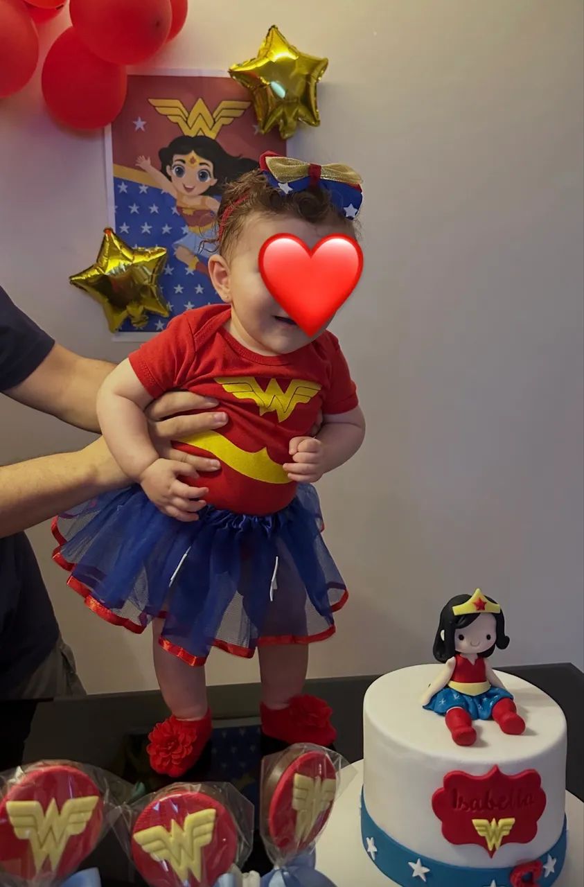 Fantasia infantil bebê Mulher Maravilha. Body + saia + laço  - Foto 4