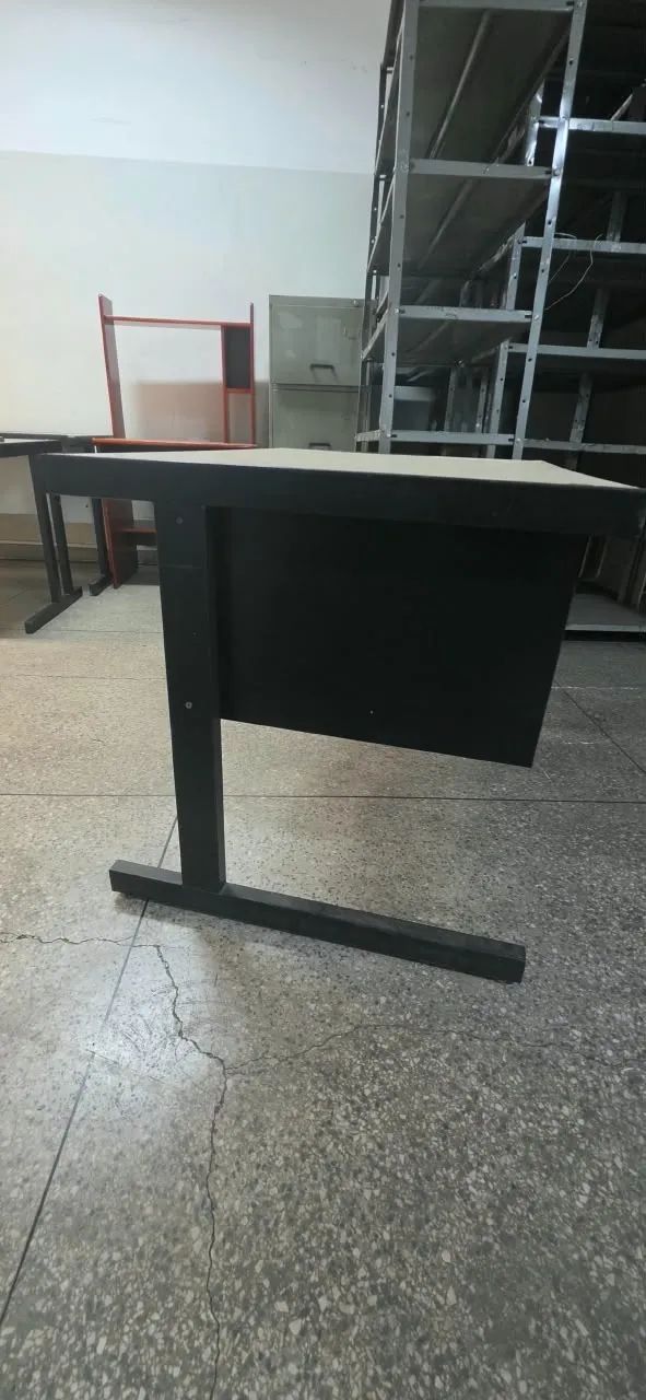 MESA DE ESCRITÓRIO USADA - LEIA DESCRIÇÃO - Foto 3
