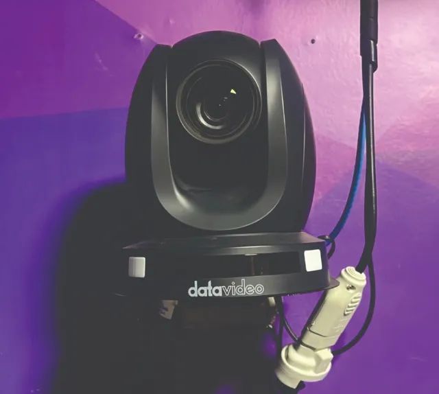 2 CAMERAS PTZ 140 DATA VIDEO E CONTRALADORA DATA VIDEO