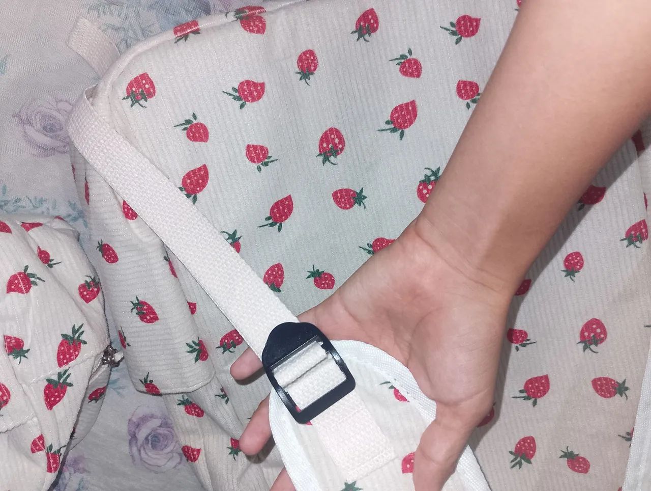 Mochila de morango ? e bolsa pra levar comida ? - Foto 6