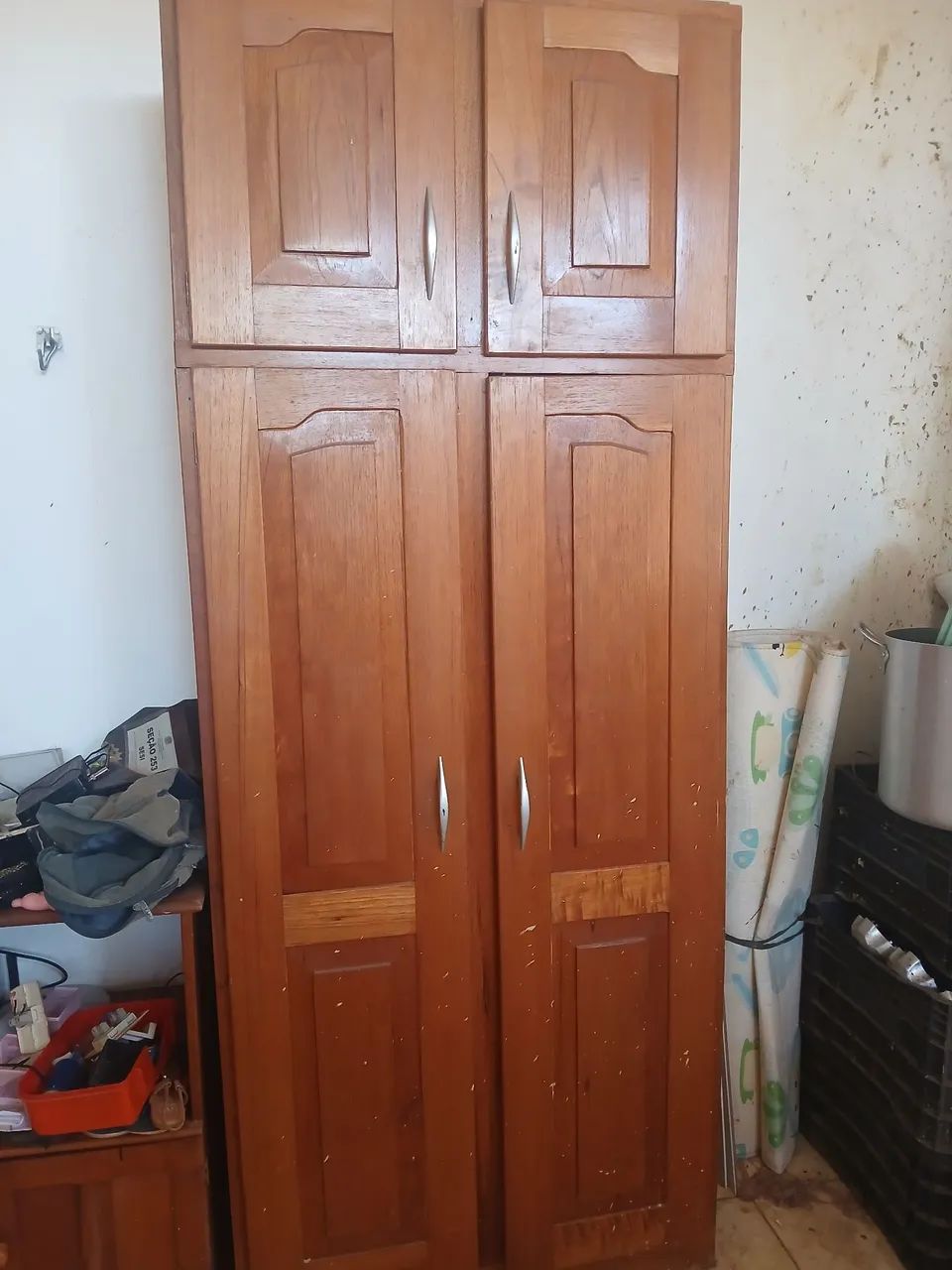 Guarda roupa solteiro de madeira