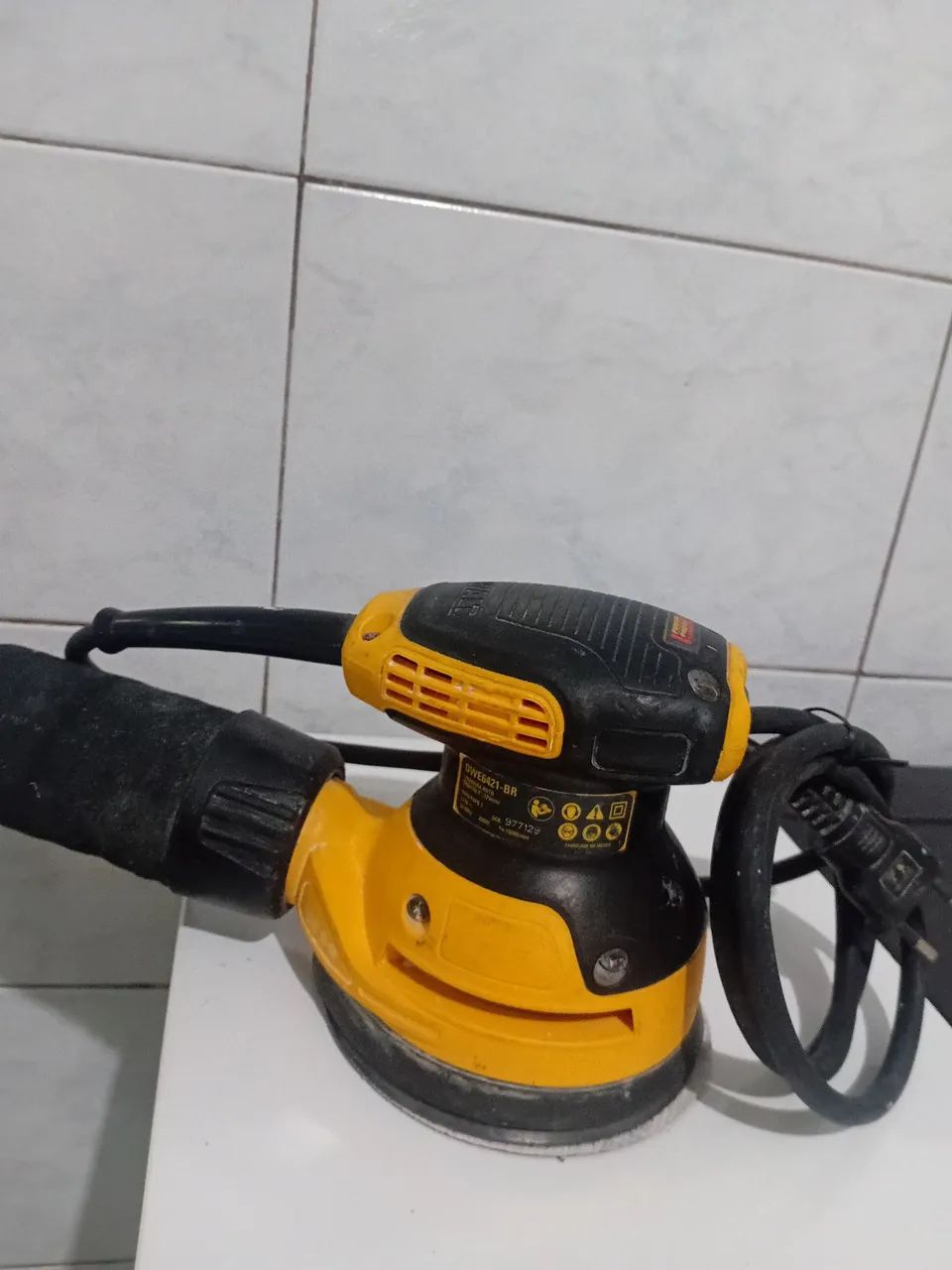 Lixadeira hotorbital Dewalt  - Foto 4