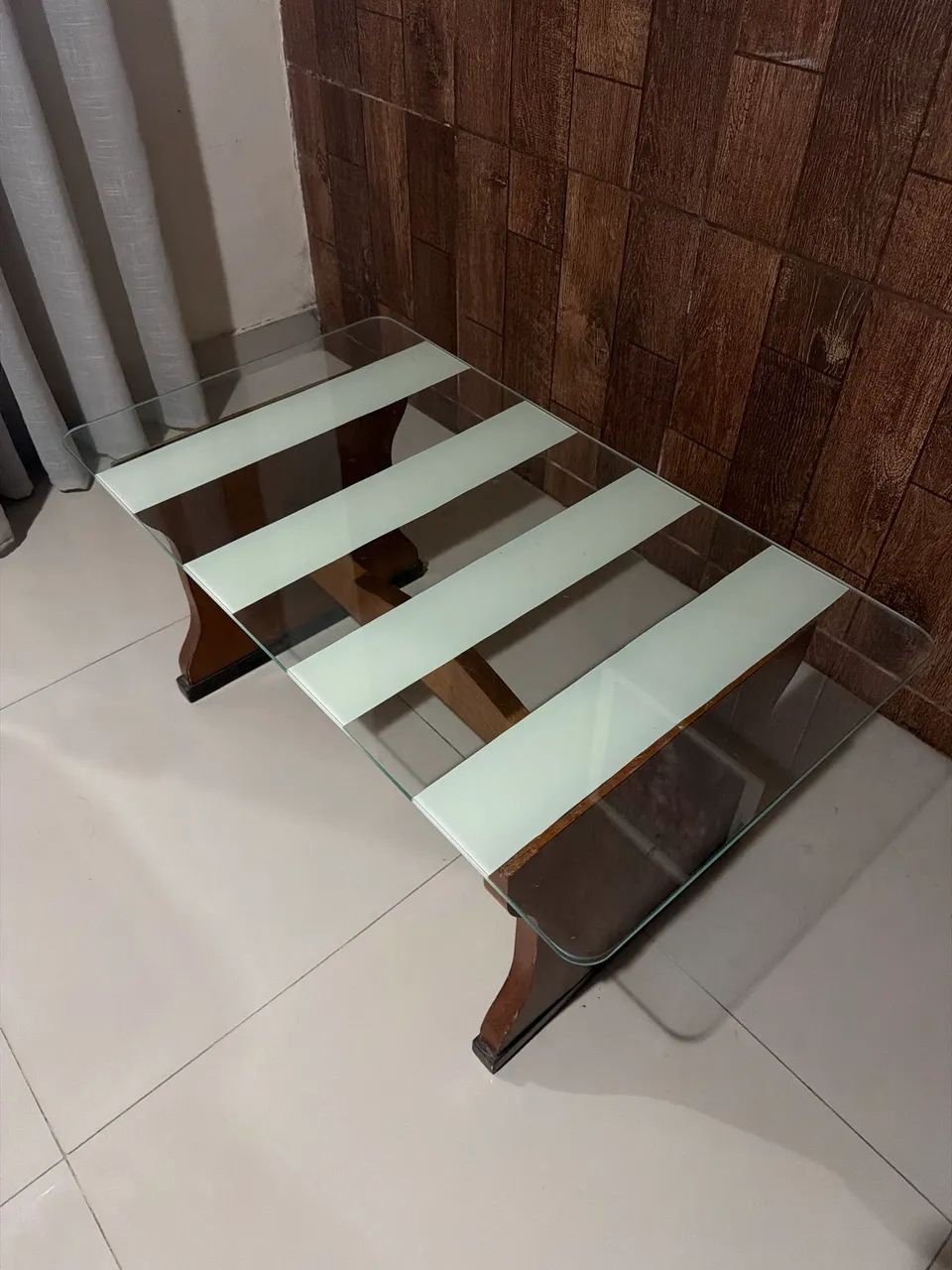 Mesa de centro de madeira e vidro  - Foto 3