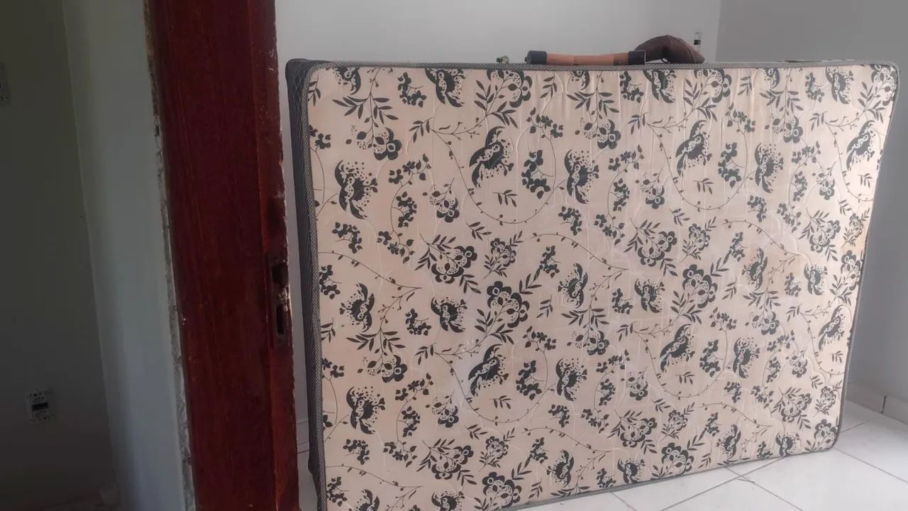 Vendo 2 camas usadas boas - Foto 2
