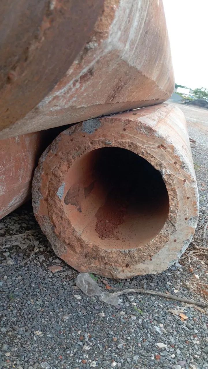Tubos Industriais de concreto reforçado com ferragem, temos 12 peças de 4 e 5m
