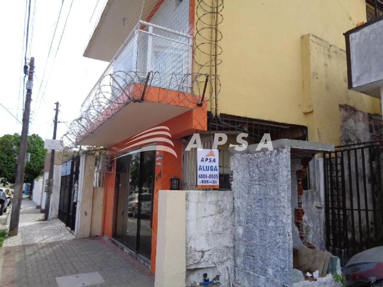 APTO TIPO KITINETE COM SALA E BANHEIRO PROX. A 13 DE MAIO