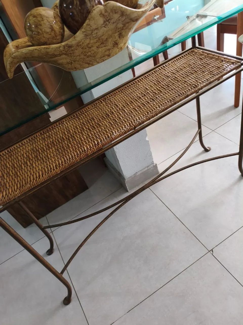 Aparador Com detalhes em vime com vidro  - Foto 2