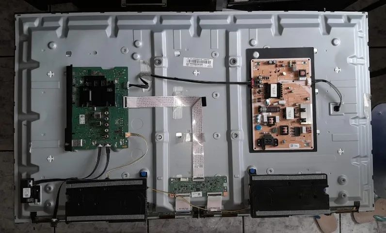 Smart TV Samsung 43 Polegadas - UN43T5300AG (Tela Quebrada / Leia O Anúncio) - Foto 3