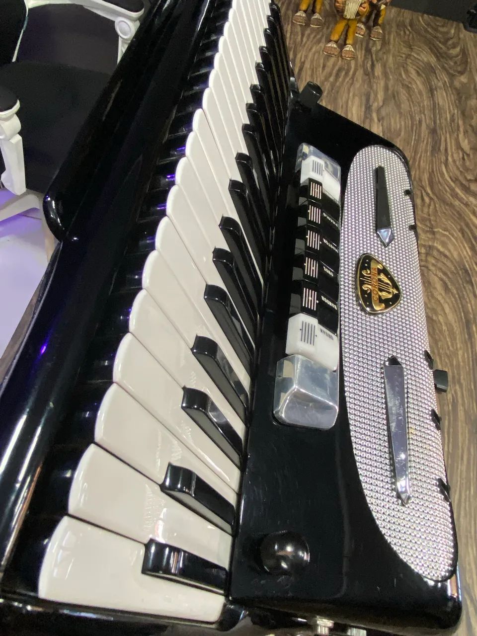 ACORDEON CORONA 120 BAIXOS REDUZIDA - Foto 2