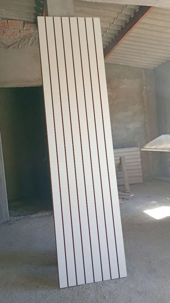 Painel Canaletado Branco para Ganchos e Acessórios