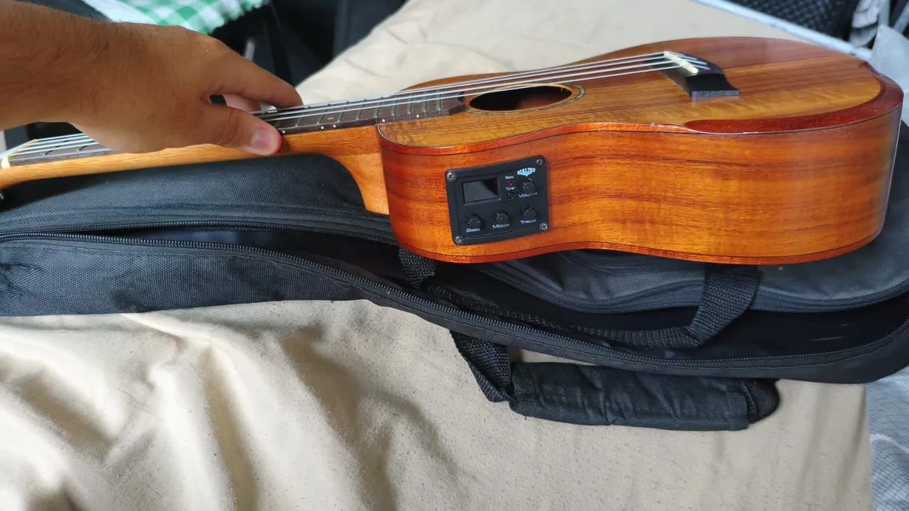 Ukulele Malibu KSCE (elétrico)