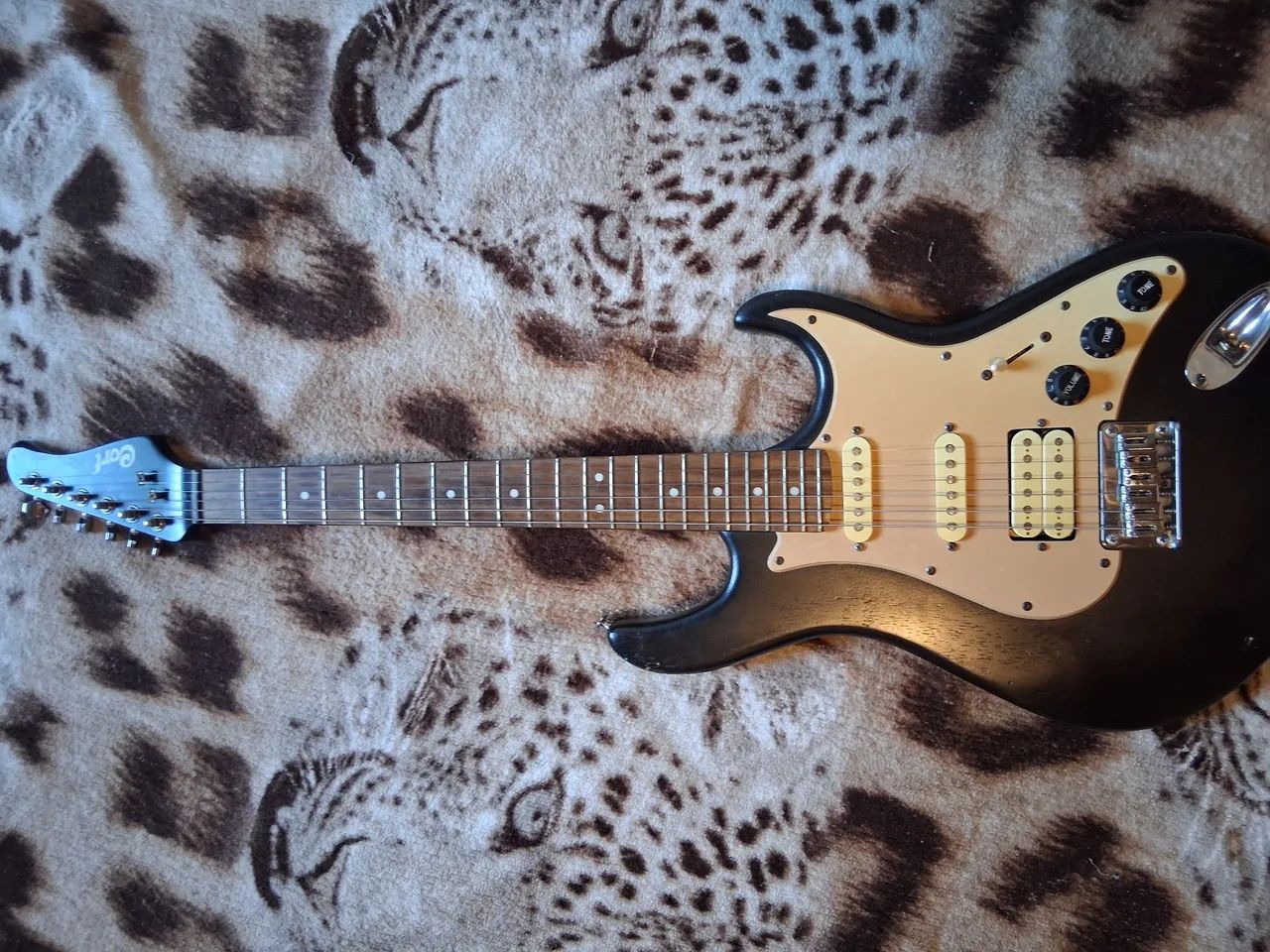 GUITARRA Cort 