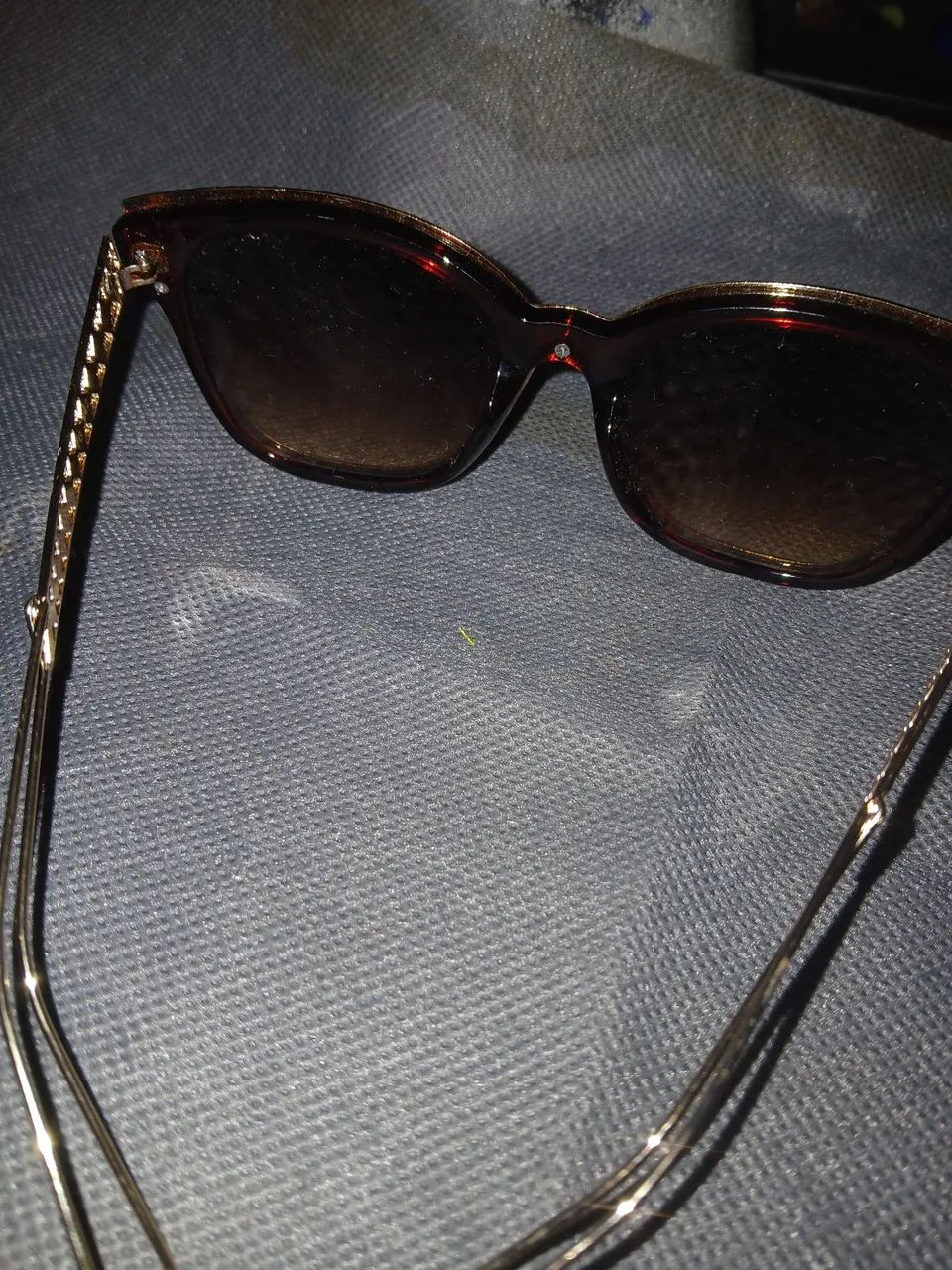 Vendo um oculos escuro feminino  - Foto 3