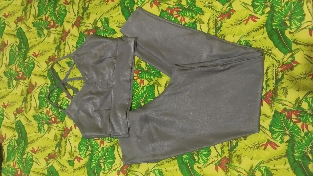 Estou vendendo estas leggings.