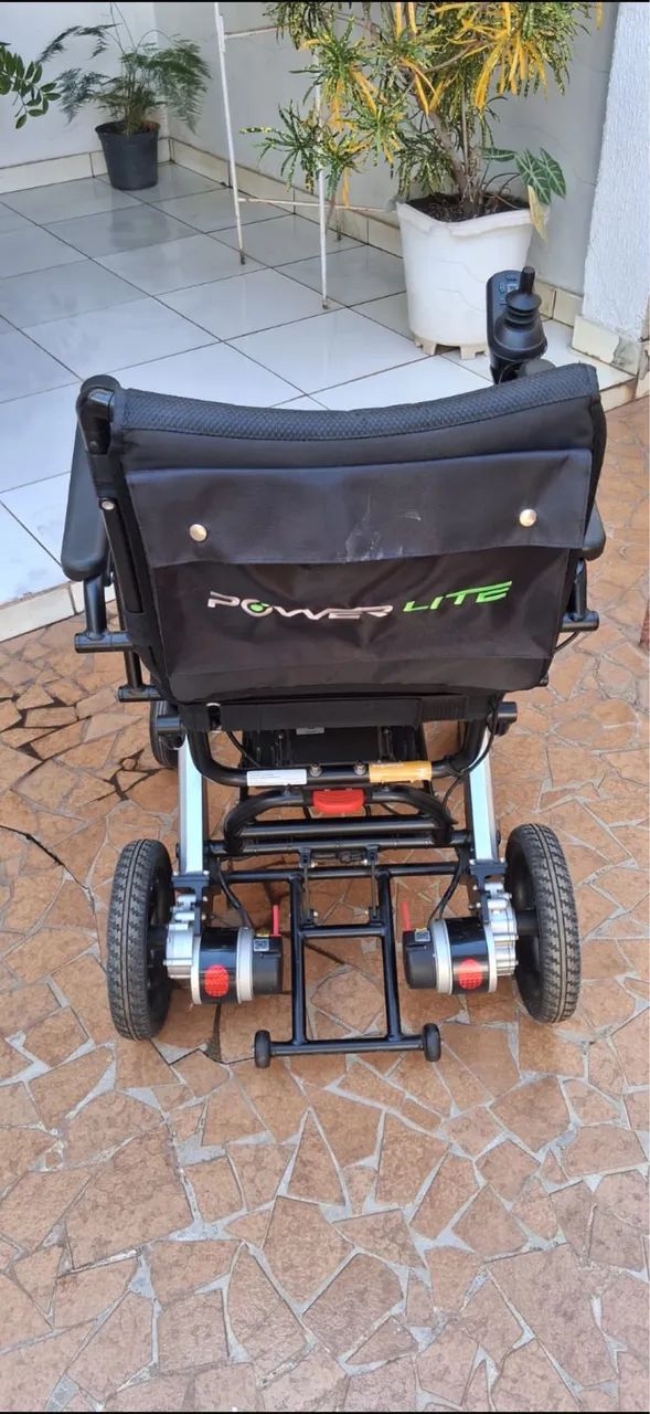 Cadeira de rodas motorizada  - Foto 3