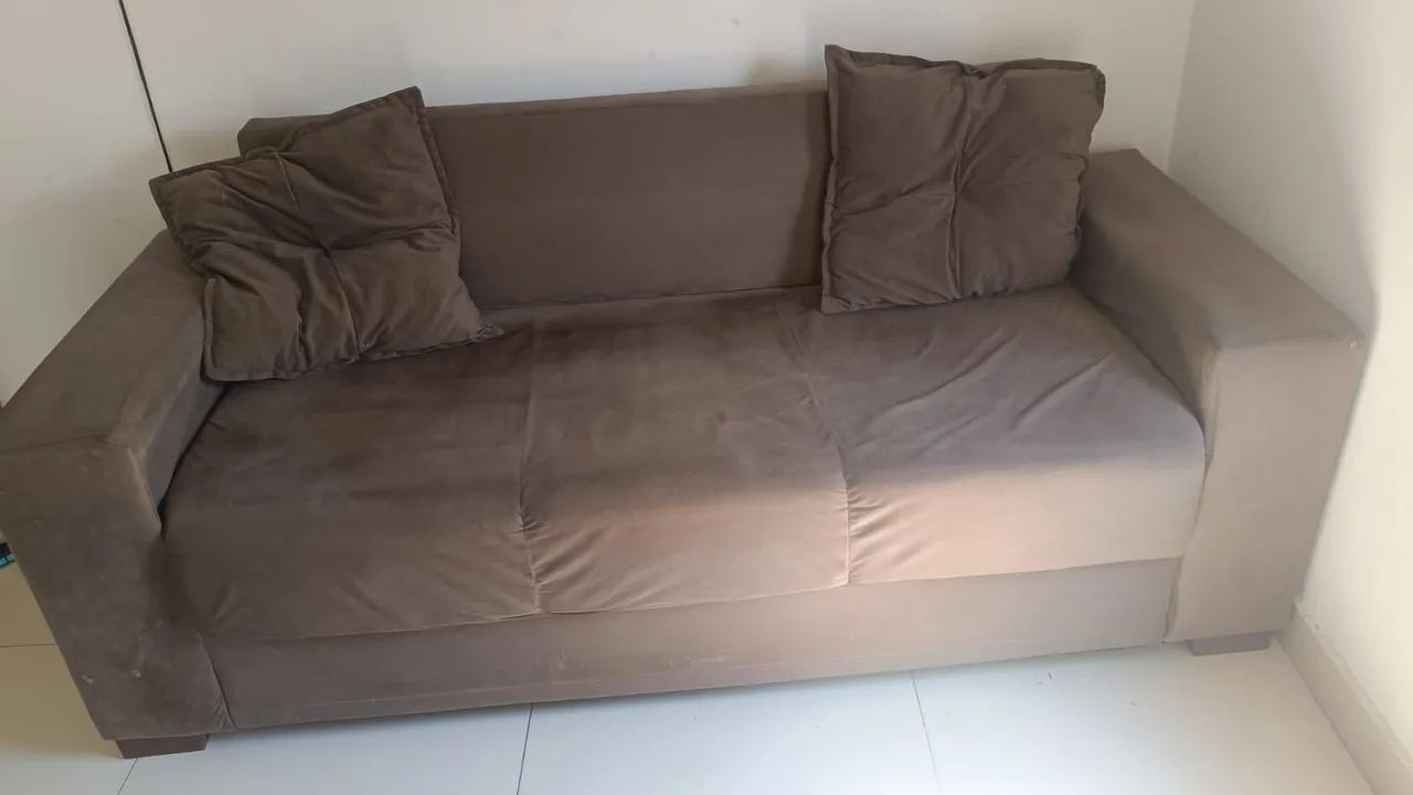 2 sofás,1 caixa de som grande e 2 guarda roupa 