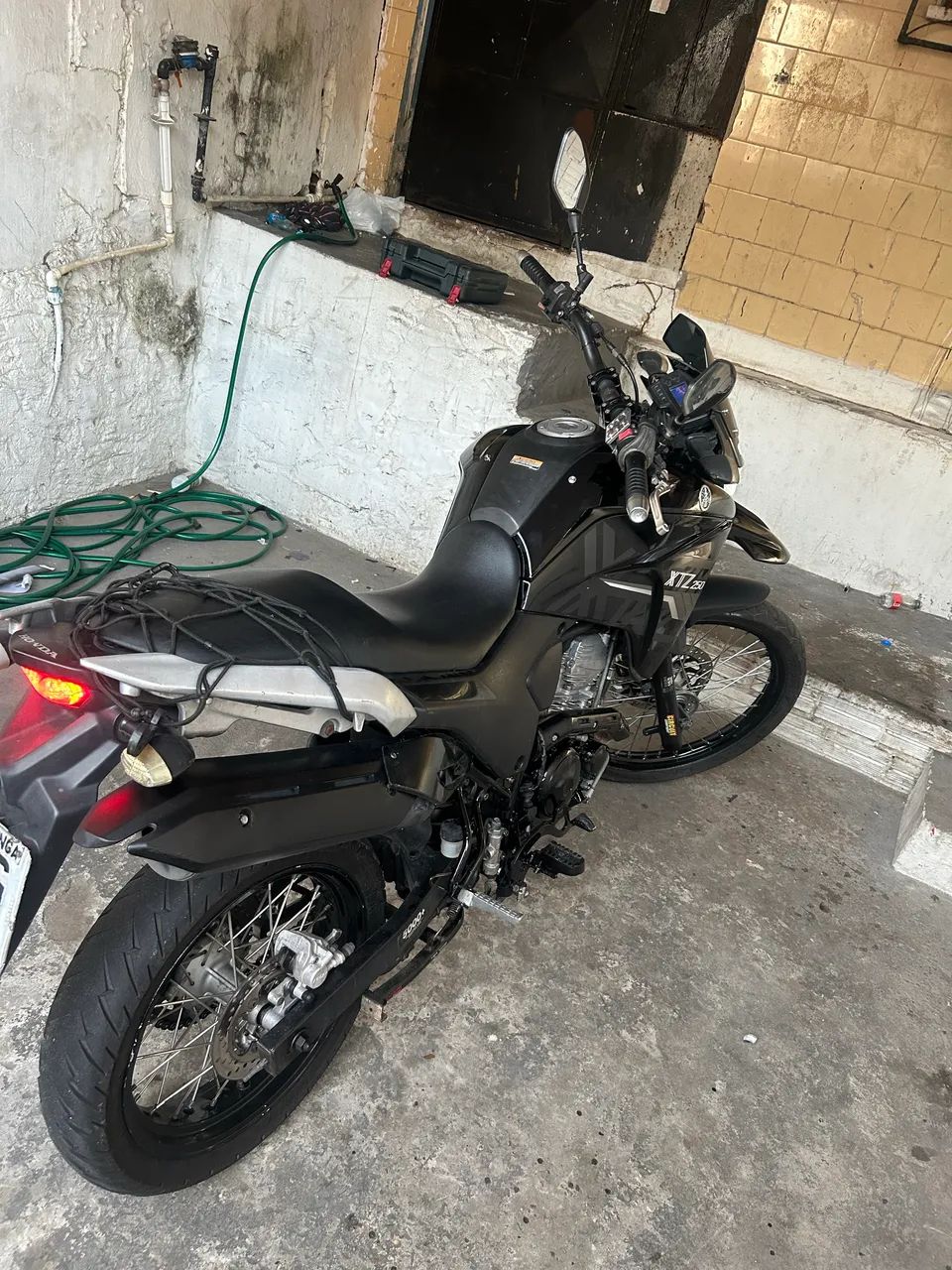 Lander 250 preta  - Foto 2