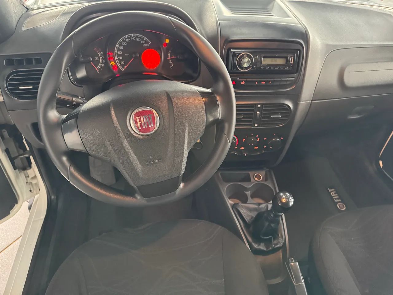 Fiat Strada Working Hard 1.4 Fire Flex 8V CE 2018 - Foto 5