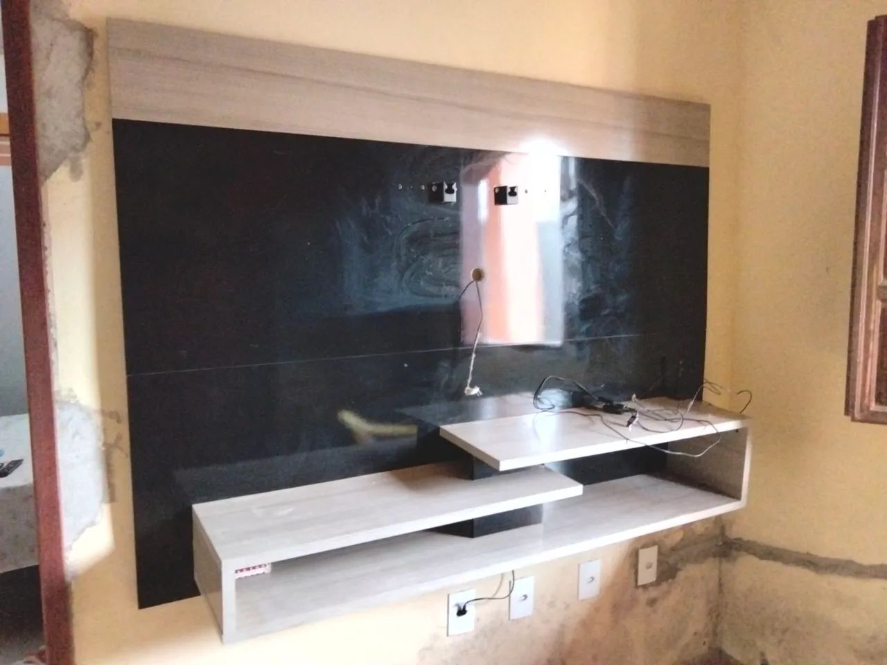 Vendo painel para televisão.
