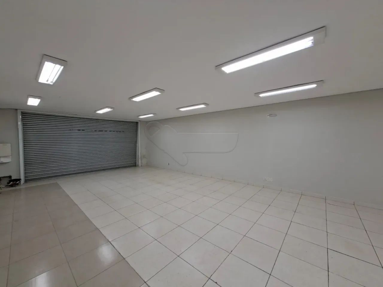 Excelente loja com aproximadamente 80m², no centro da cidade com alto fluxo de pessoas. - Foto 5