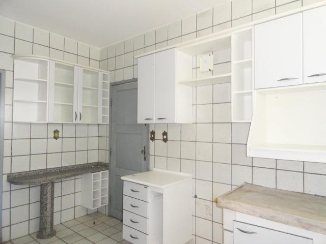 Apartamento com 3 Quartos para Alugar, 130 m² por R$ 800/Mês - Foto 17