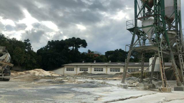 Locação de imóvel com usina de concreto