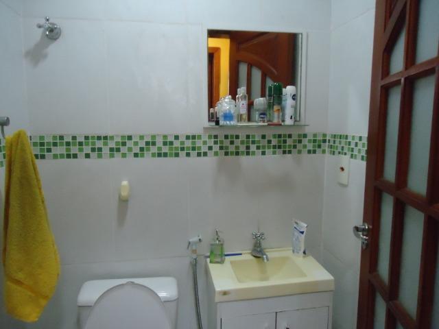 Excelente casa triplex com piscina - Foto 18