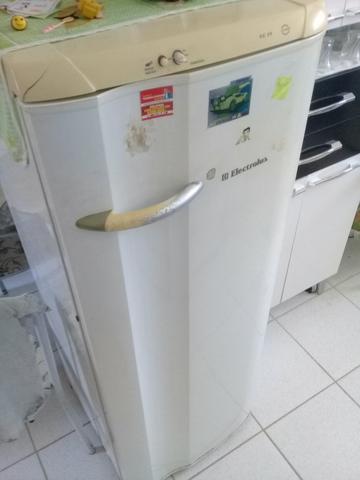 Vendo geladeira Eletrolux