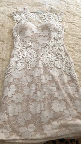 Vestido todo em renda maravilhoso