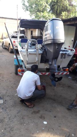 Bote de alumínio para pesca ou passeio