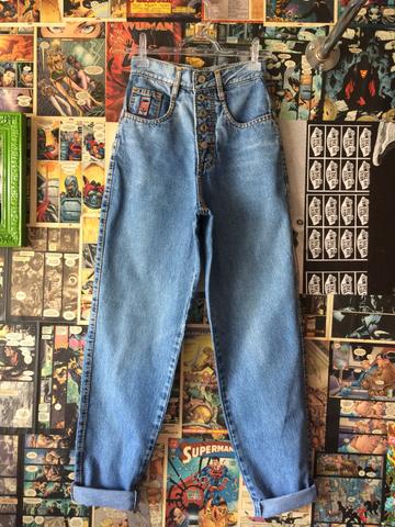 Calça mom jeans botões