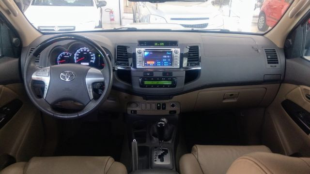 Hilux sw4 srv D4 4x4 3.0 TDI 7 Lugares - Foto 12
