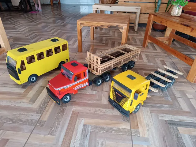 caminhão de madeira de brinquedo anos 60 - Pesquisa Google  Joyeros de  madera, Coches de juguete de madera, Camiones de juguete de madera