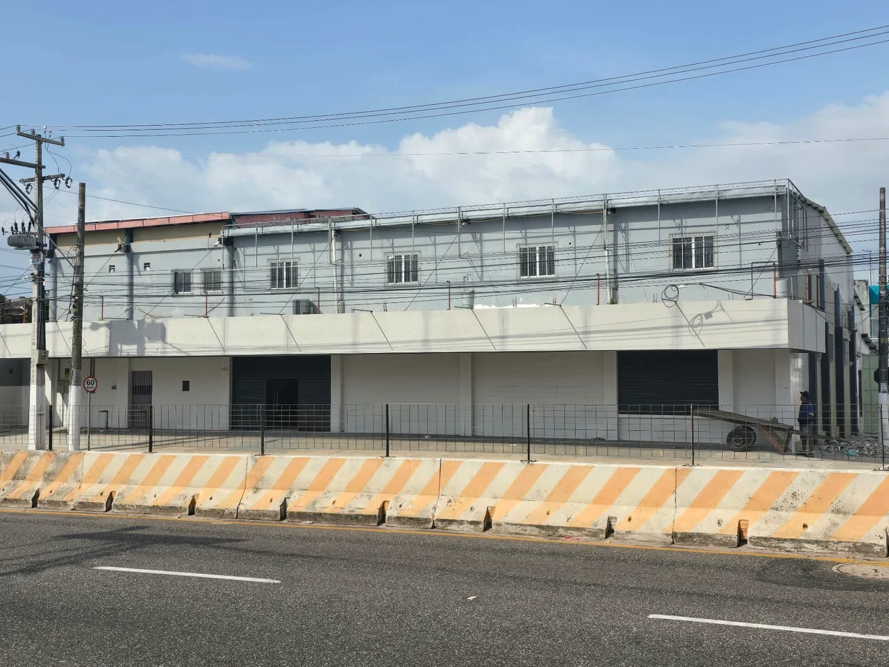 LOJÃO PONTO COMERCIAL na Ave Julio César 1.010 m2