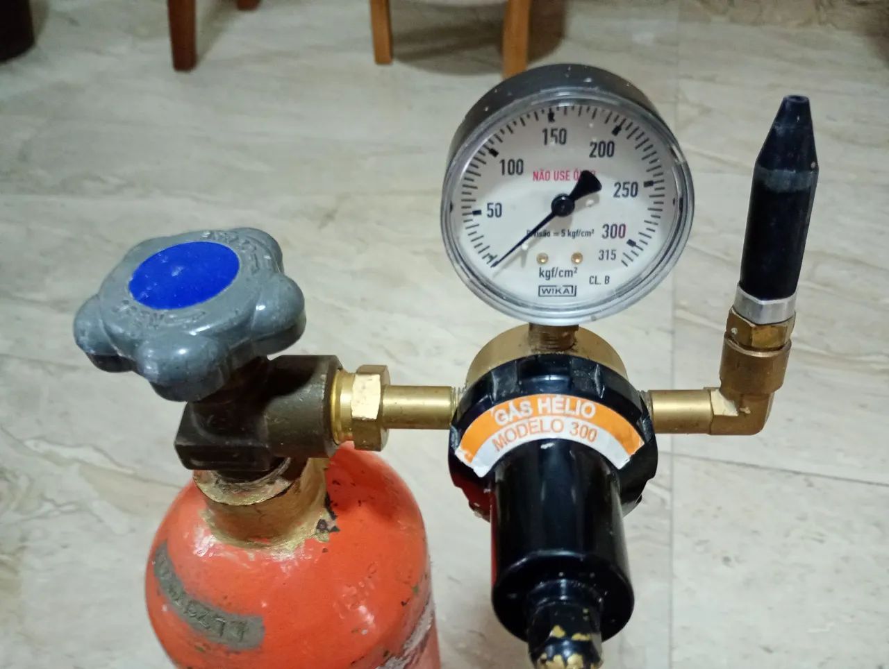 Cilindro de gás hélio com regulador e manômetro - Foto 2