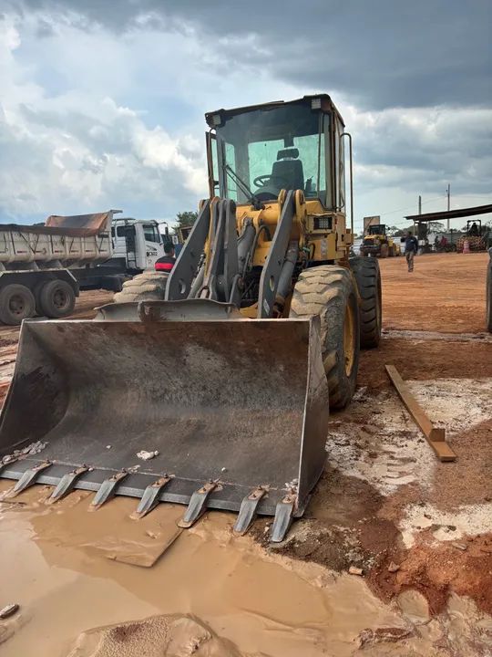 Pá Carregadeira Volvo - Foto 3