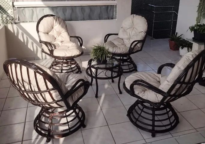 Conjunto de 4 cadeiras com uma pequena mesa de Centro - Foto 2