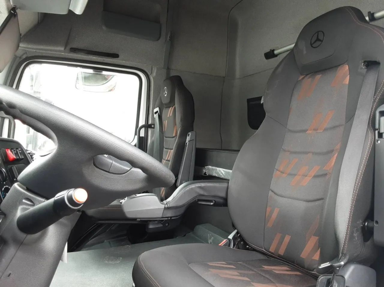 MB Axor 2544 ano 2022, 6x2, com 45.600 Km, Bug leve, em SP - Foto 4