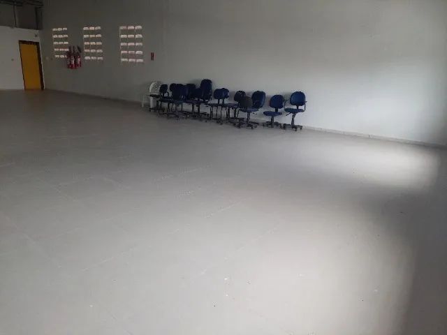 Loja com 380 metros quadrados, com garagem para  3 carros, 2 WC, mini copa. - Foto 5
