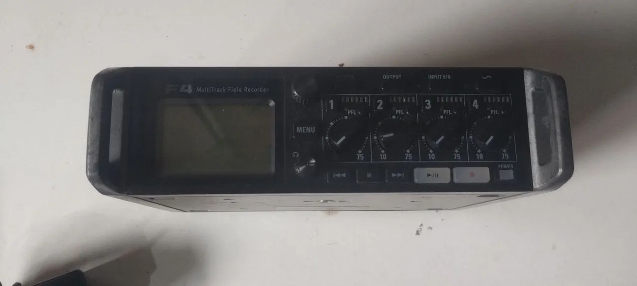 Gravador zoom F4 