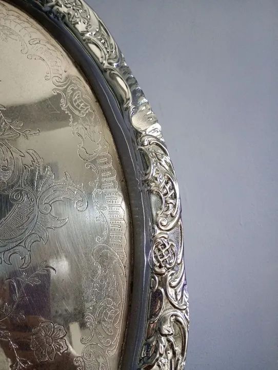 Grande e antiga bandeja europeia em metal - Foto 4