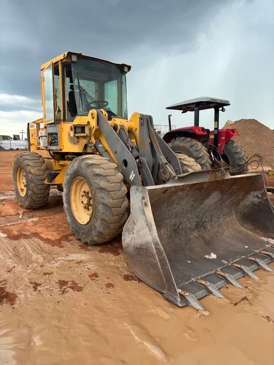 Pá Carregadeira Volvo