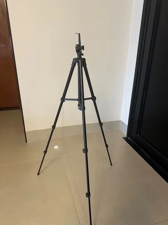 Tripé de Câmera - Leve e Ajustável - Ideal para Fotos e Vídeos - Foto 3